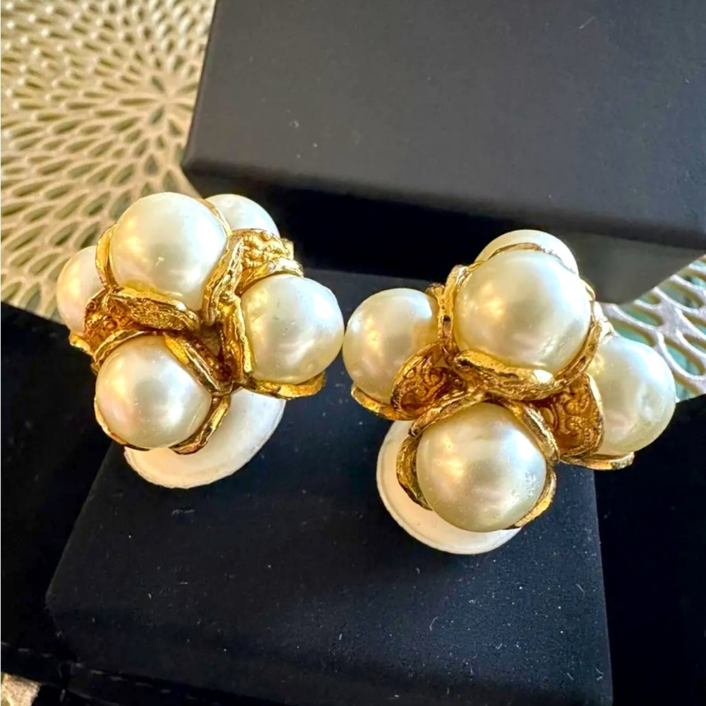 Vintage Chanel Clip-on earrings 100% Authentic